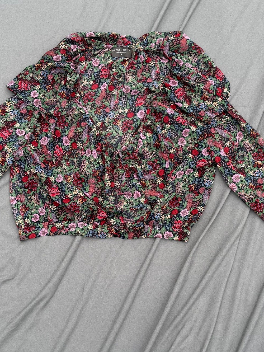 Dress Forum Black Floral V-Neck Cropped Blouse - Multi Floral